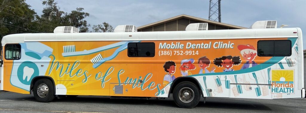 Mobile dental clinic bus